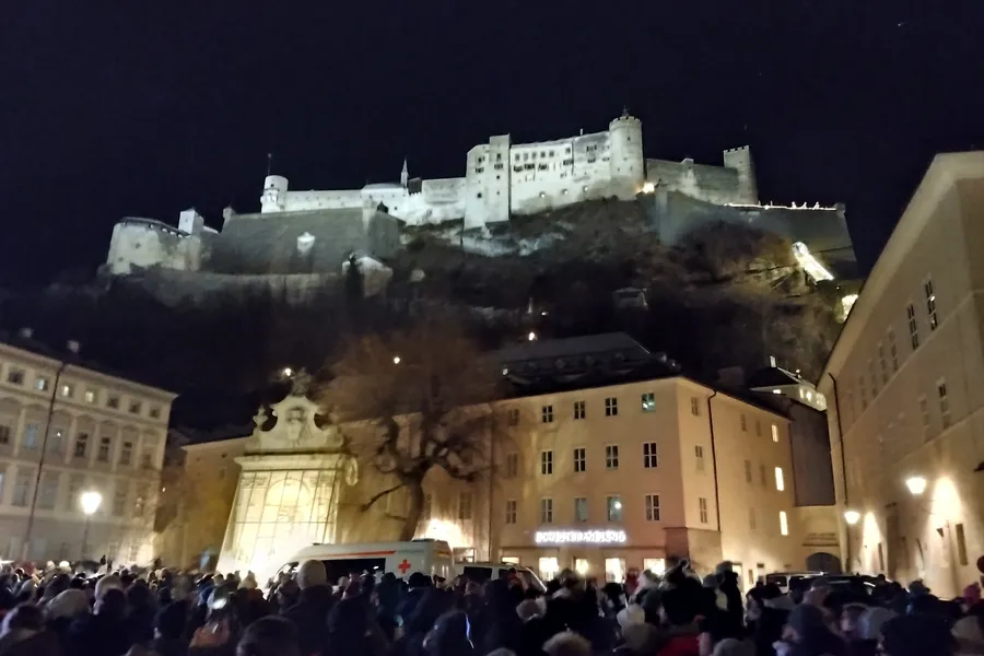 die hell erleuchtete Festung vom Kapitelplatz